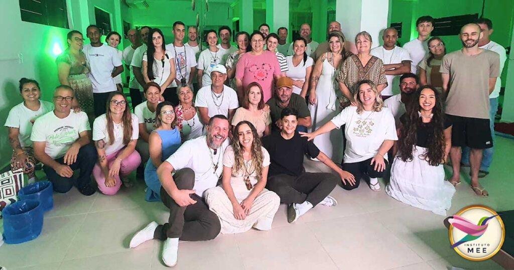 Cerimônias - Família Instituto MEE. Nossa família continua crescendo! As terapias oferecidas pelo Instituto MEE ajudam centenas de pessoas mensalmente através das medicinas da floresta.